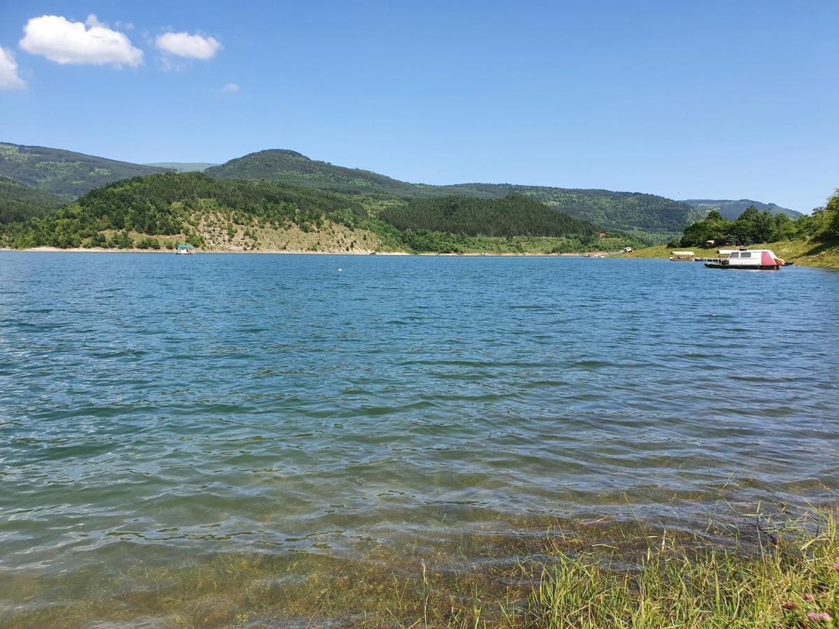 Гостевой дом Zavojsko Jezero Pirot - Smestaj Manic Gostusa Экстерьер фото