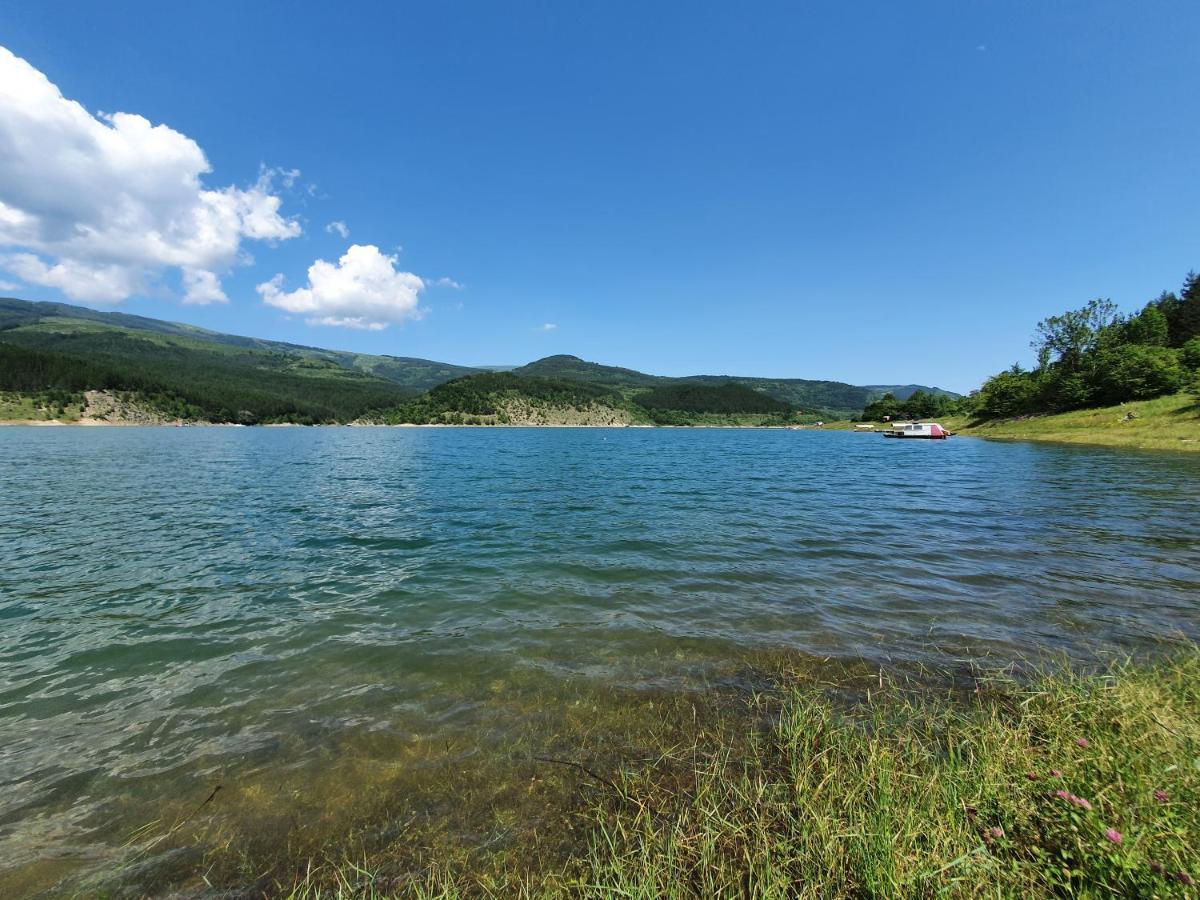 Гостевой дом Zavojsko Jezero Pirot - Smestaj Manic Gostusa Экстерьер фото